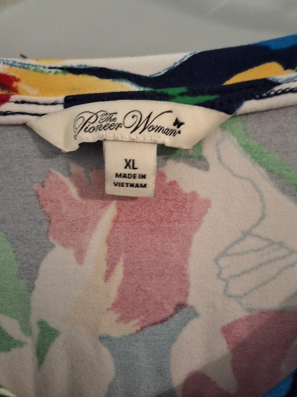 The Pioneer Woman Navy Red Floral V Neck Top XL - Picture 4 of 6